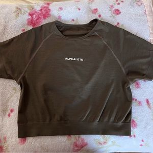 Alphalete amplify Short Sleeve Crop top Mocha